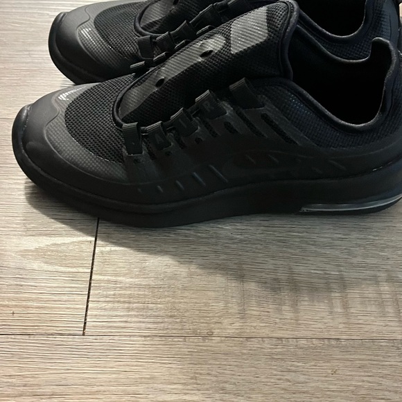Nike Air Max Axis (needs laces) - Picture 3 of 6